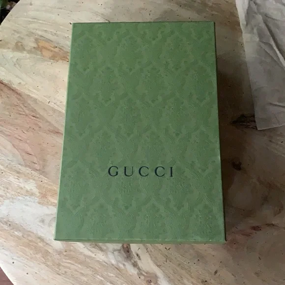 GUCCI Gift/Shoe Box w/Silk paper - Medium - Picture 3 of 7